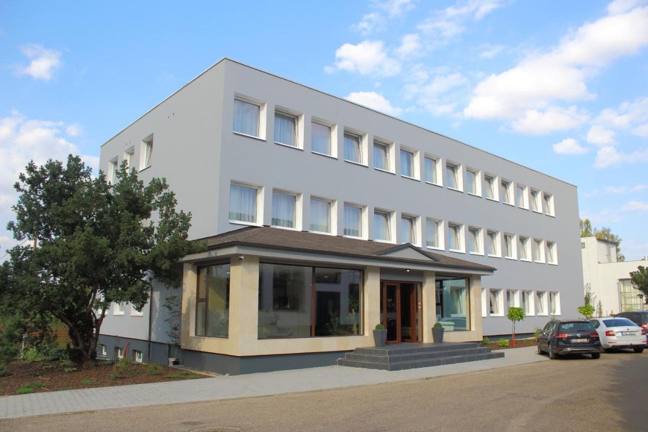 Hotel Na Vyvoji Vlašim Екстериор снимка